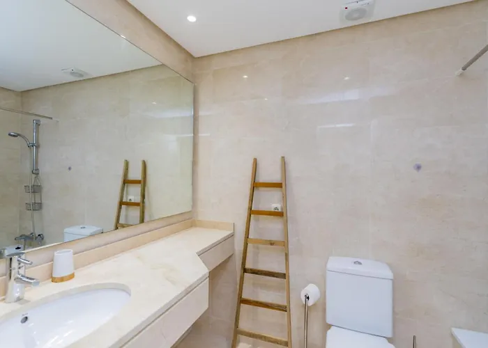 Al-411 - - Alcazaba Lagoon * Estepona